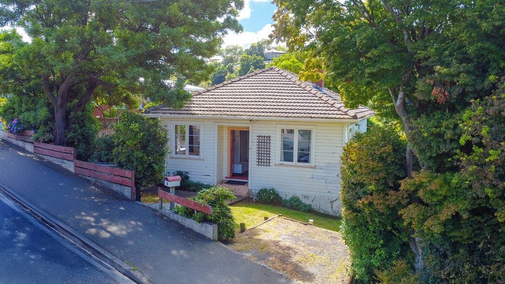 37 Glen Road, Mornington, Dunedin - Carousel 1