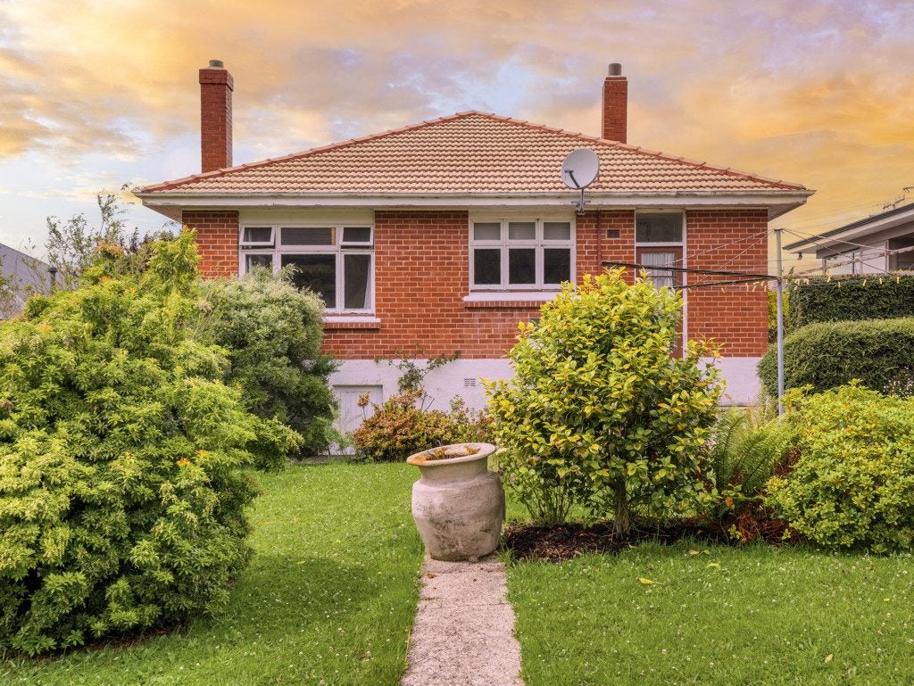 16 Derwent Street, Helensburgh, Dunedin - Carousel 26
