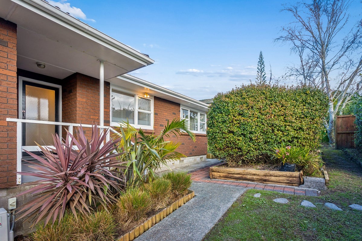 16 Roick Parade, Glen Eden, Auckland - Carousel 2