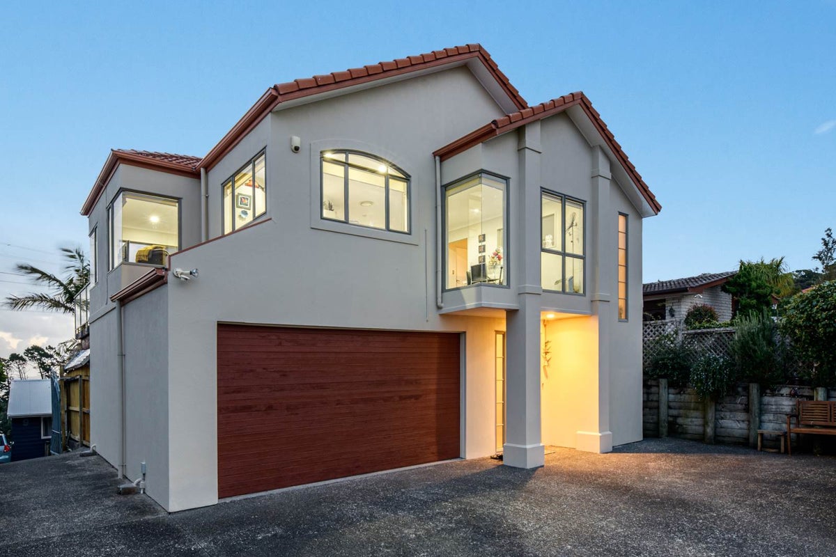 9A Hoskins Avenue, Hillsborough, Auckland - Carousel 1