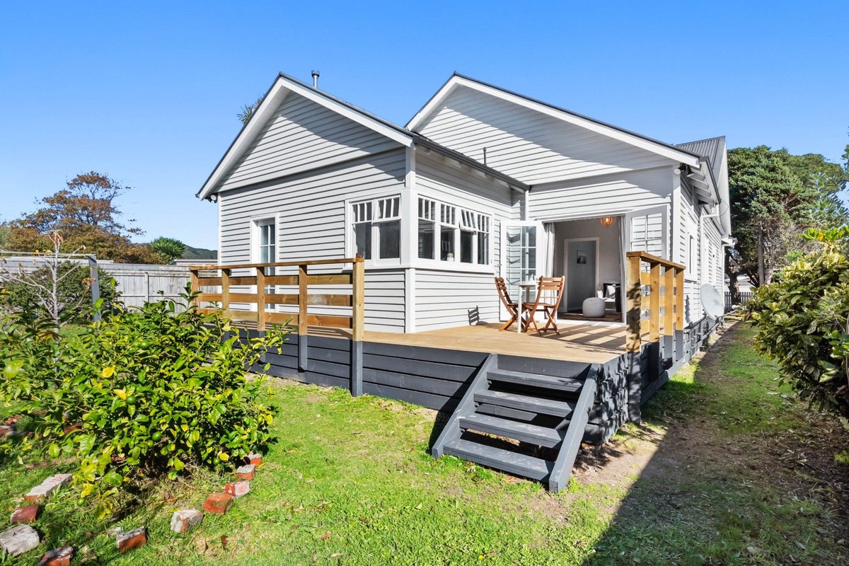 5 York Street, Moera, Lower Hutt - Carousel 1