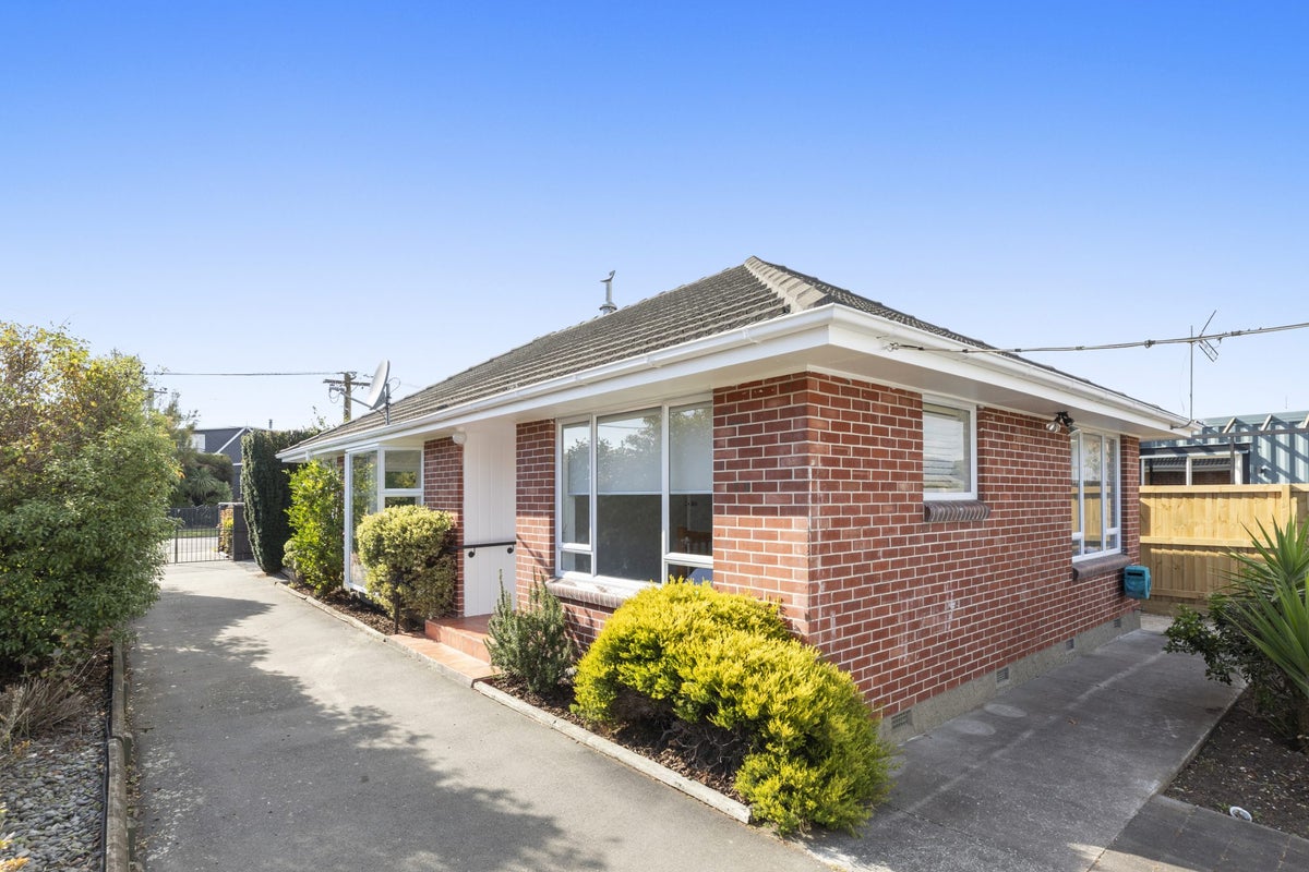 16 Pine Avenue, New Brighton, Christchurch - Carousel 1