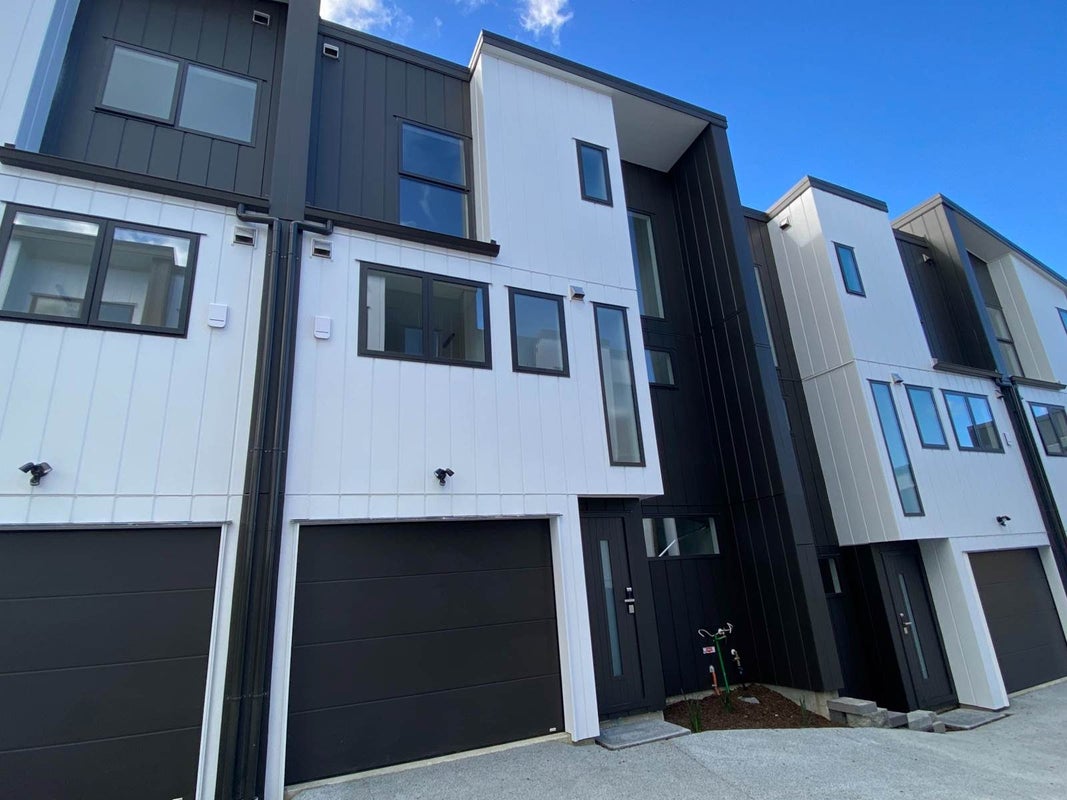11/12 Onewa Road, Northcote Point, Auckland - Carousel 1