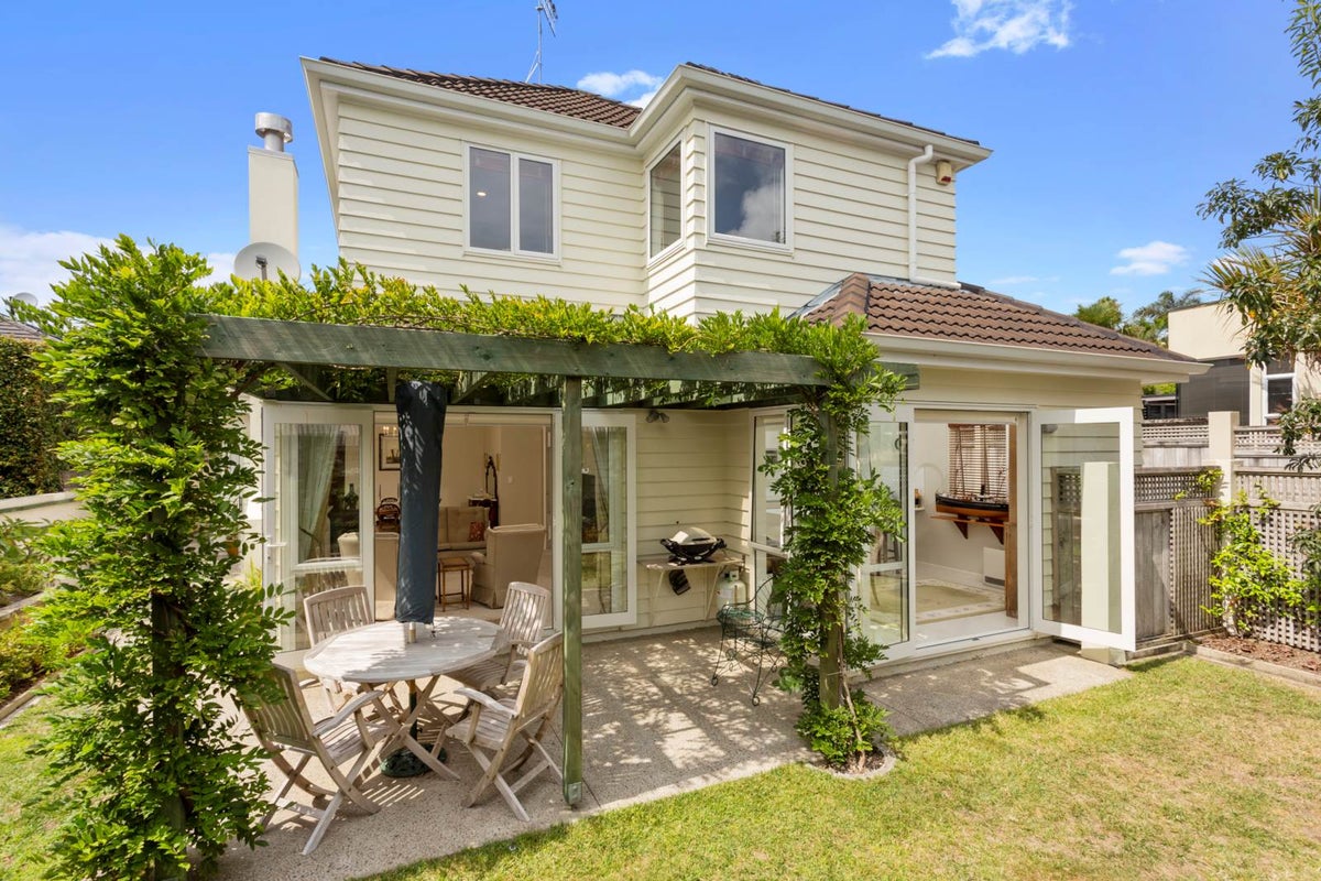 2/66 Kohimarama Road, Kohimarama, Auckland - Carousel 1