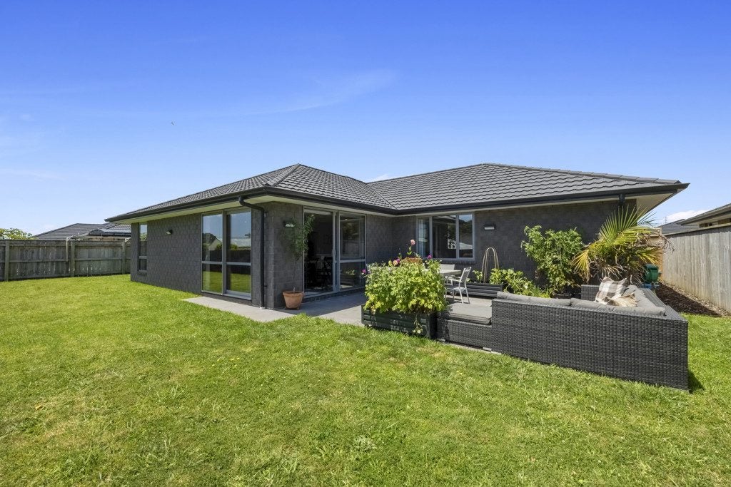 18 Piharau crescent, Hurdon, New Plymouth - Carousel 1