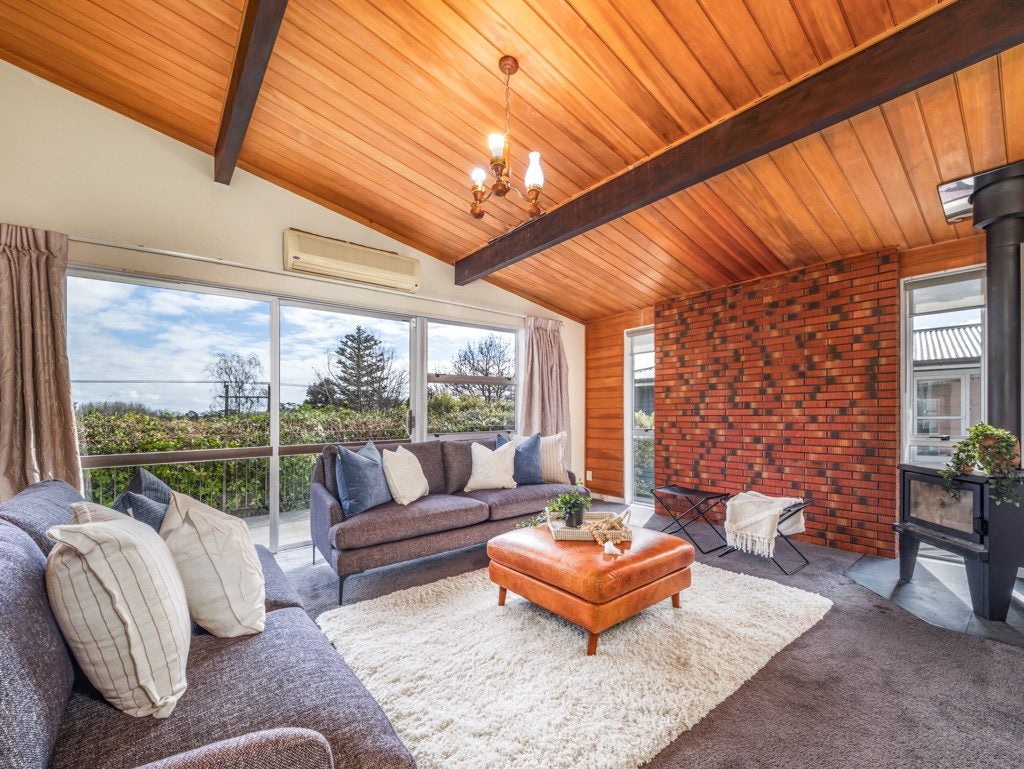 417 Aokautere Drive, Palmerston North - Carousel 2