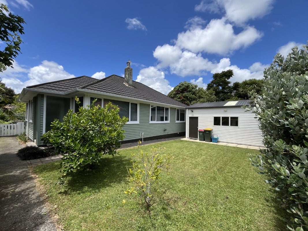 29 Glenpark Avenue, Frankleigh Park, New Plymouth - Carousel 1