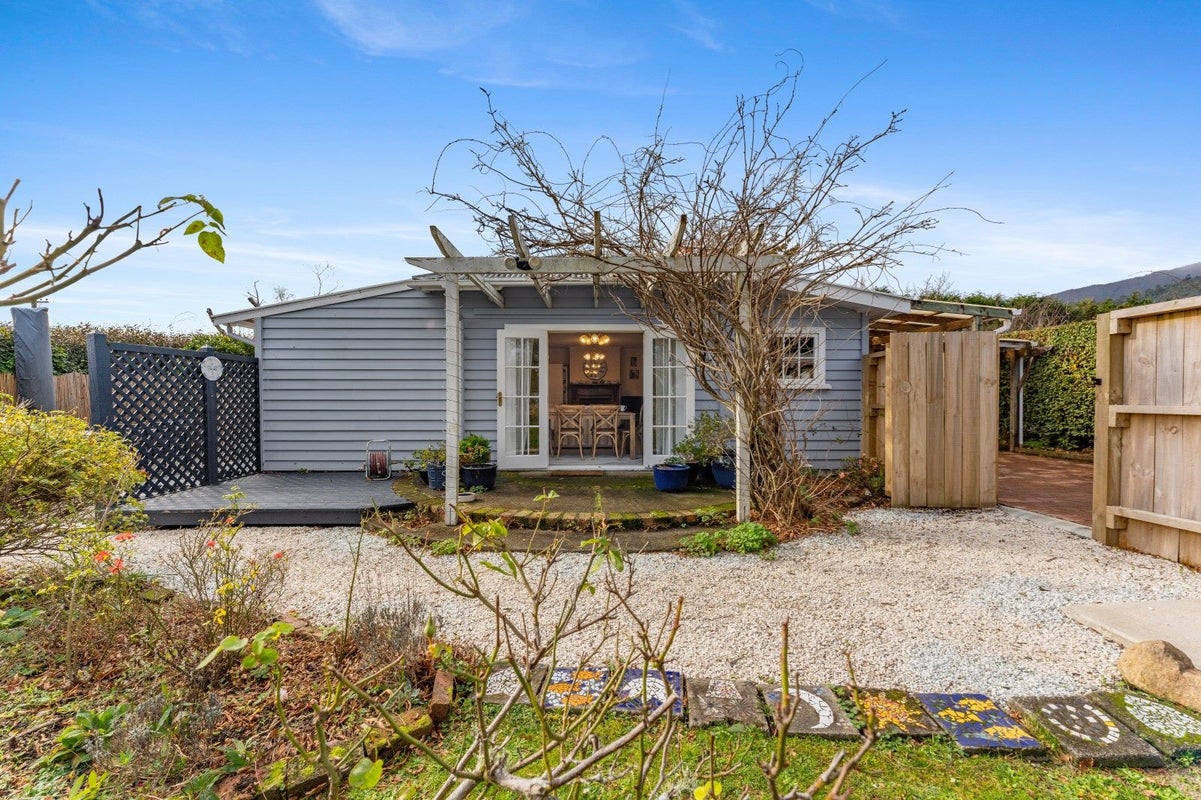 14 MacLaren Street, Maymorn, Upper Hutt - Carousel 2