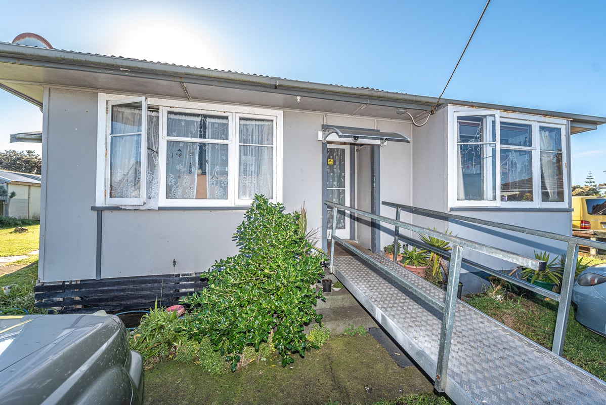 28 Cornfoot Street, Castlecliff, Whanganui - Carousel 1