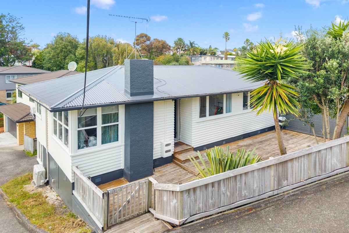 19 Kelwyn Road, Kelston, Auckland - Carousel 1
