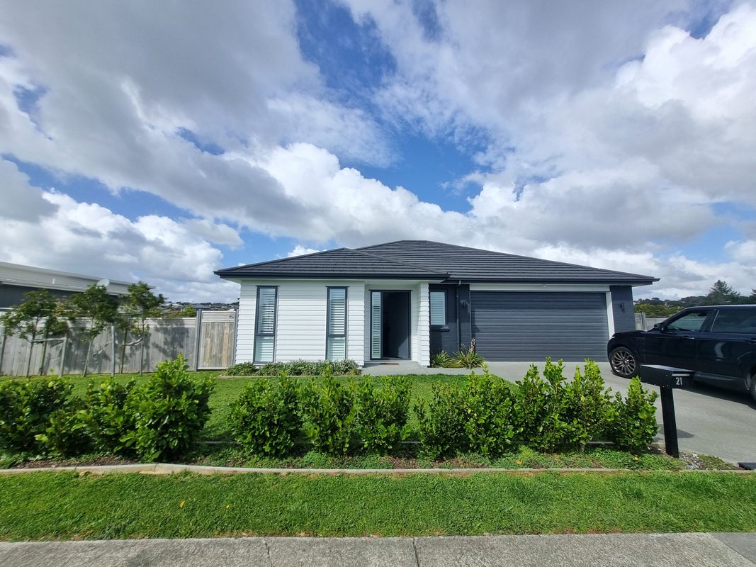 21 Cadwil Drive, Beachlands, Auckland - Carousel 1