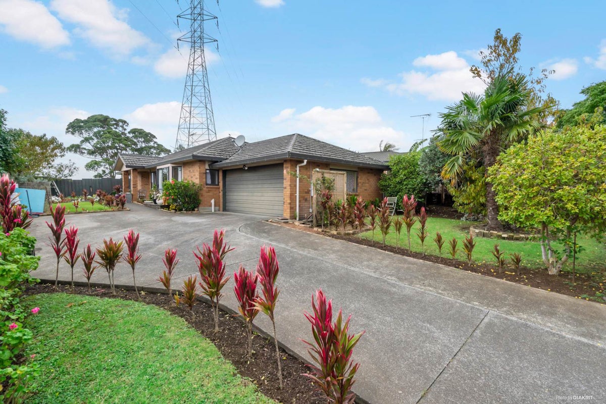 6 Freda Place, Favona, Auckland - Carousel 2