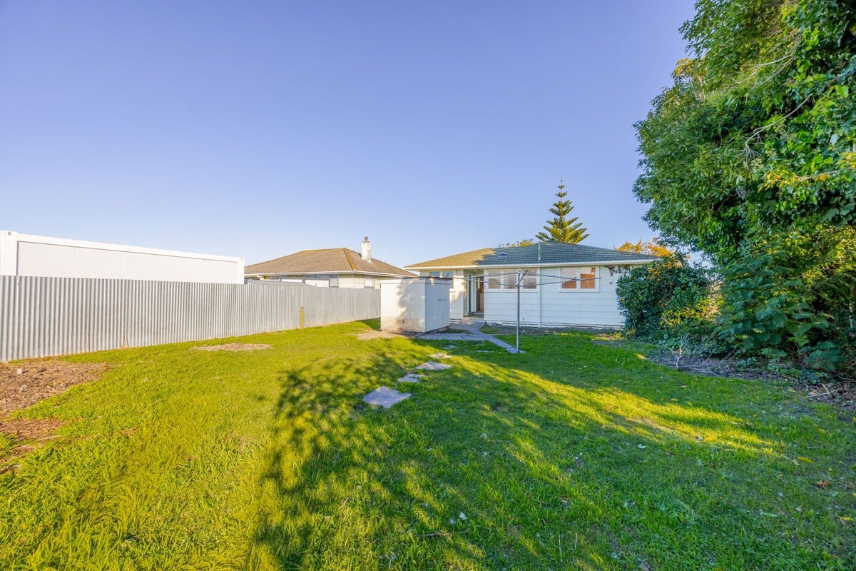 23 Curling Crescent, Onekawa, Napier - Carousel 13