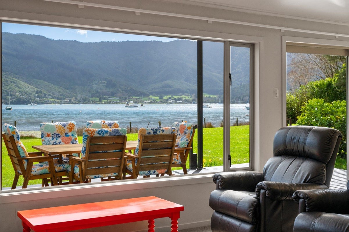 1755 Queen Charlotte Drive, Linkwater, Picton - Carousel 1
