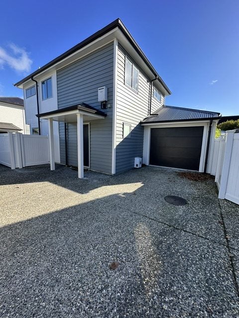 12A Palmer Crescent, Silverstream, Upper Hutt - Carousel 1