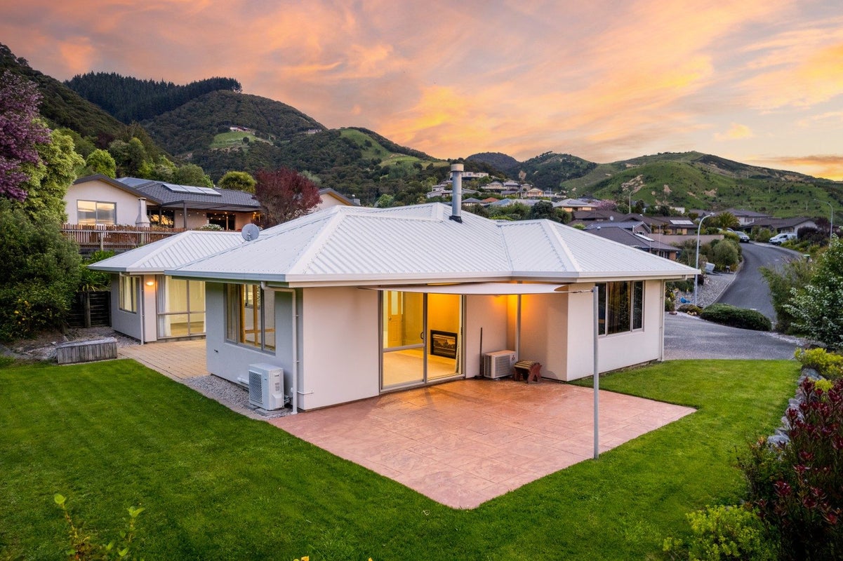 7 Farleigh Street, Atawhai, Nelson - Carousel 1
