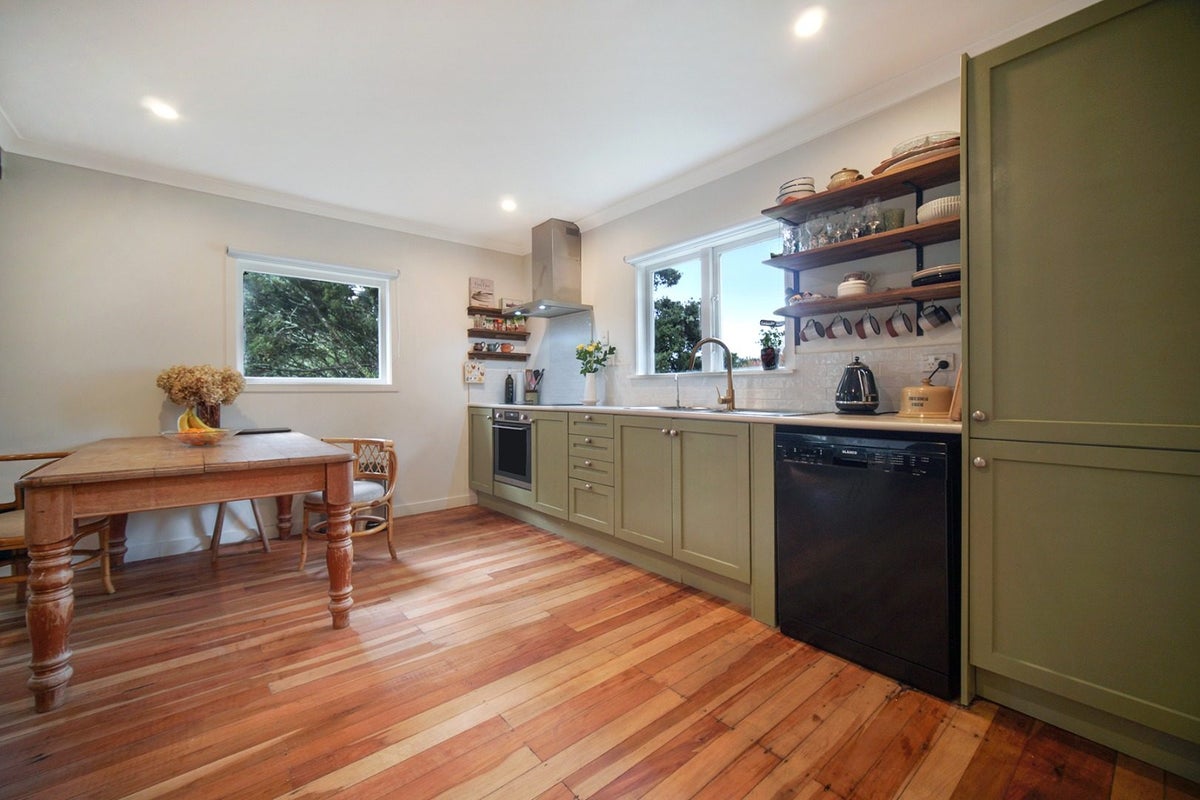 396 Huia Road, Titirangi, Auckland - Carousel 2