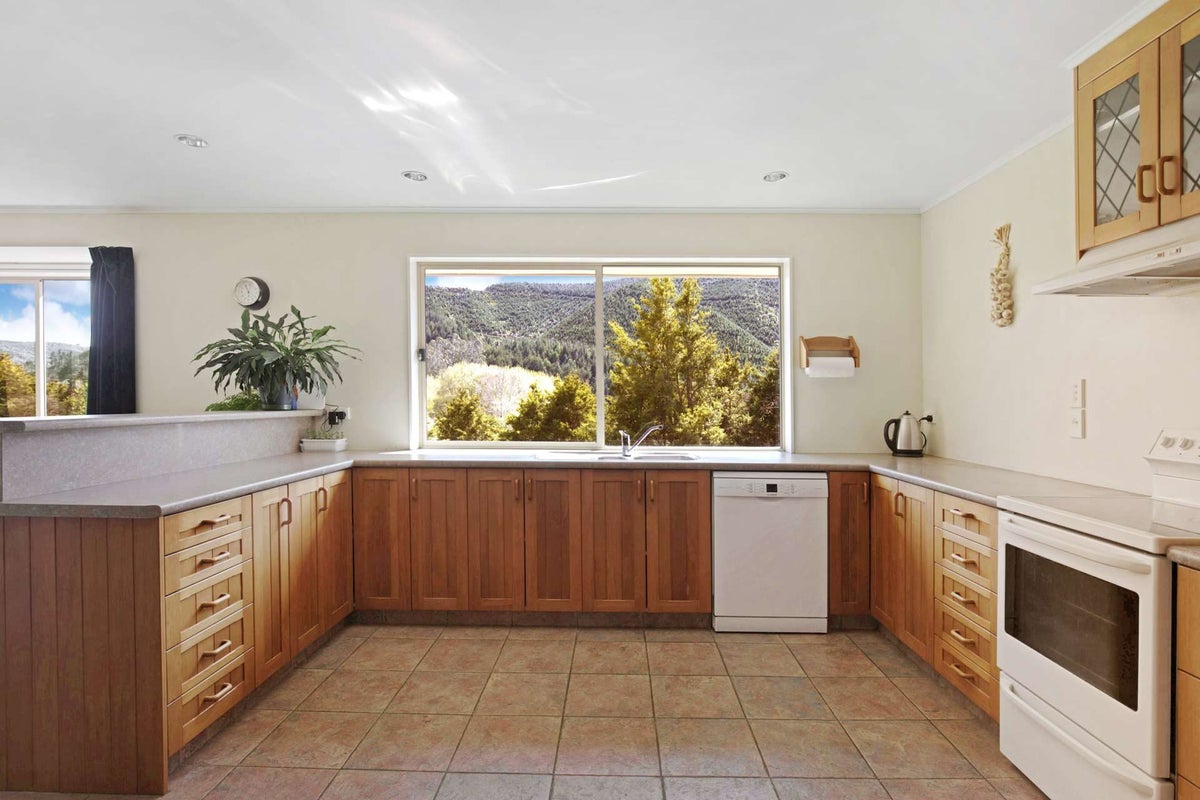 183 Pretty Bridge Valley Road, Belgrove, Wakefield - Carousel 2