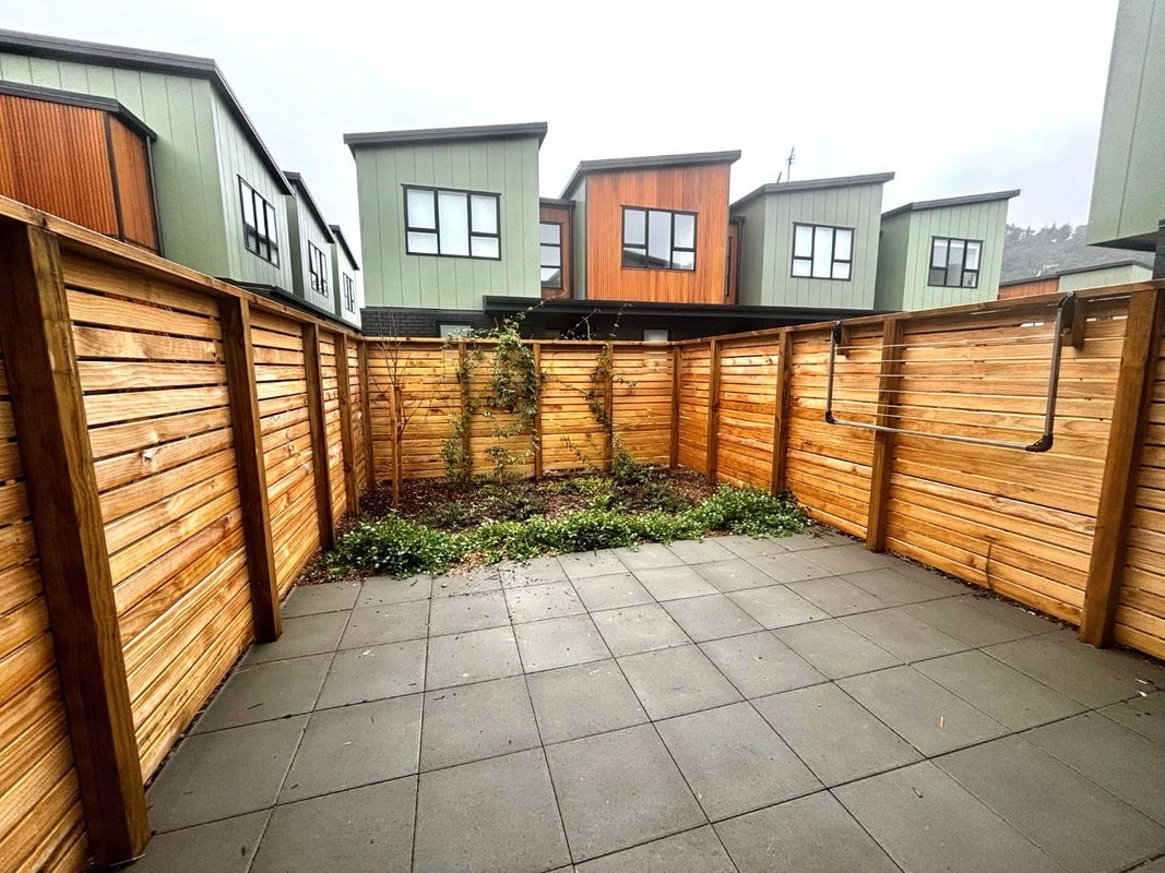 11/7 Johnston Grove, Taita, Lower Hutt - Carousel 12