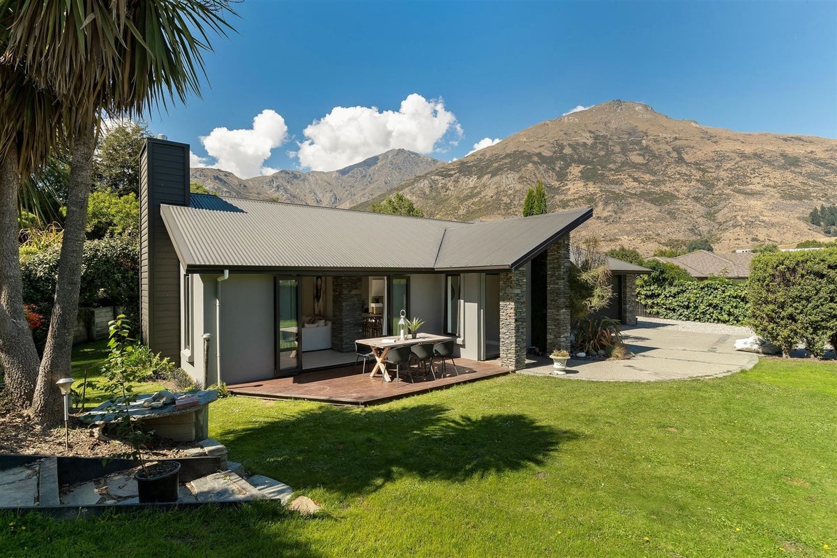 8 Quill Street, Lake Hayes, Queenstown - Carousel 2