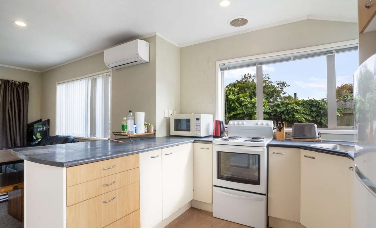 25A Sikkim Crescent, Clover Park, Auckland - Carousel 2