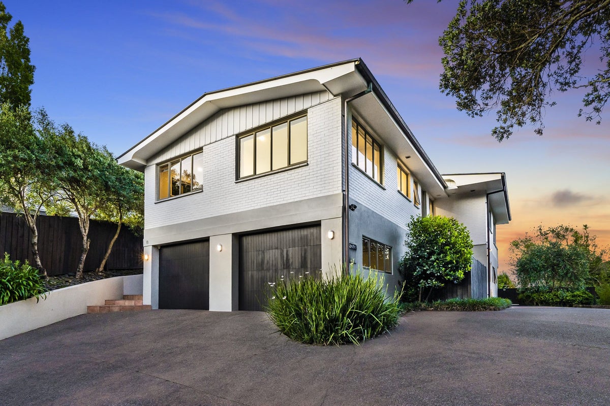 10 Kerry Dell, Cockle Bay, Auckland - Carousel 1