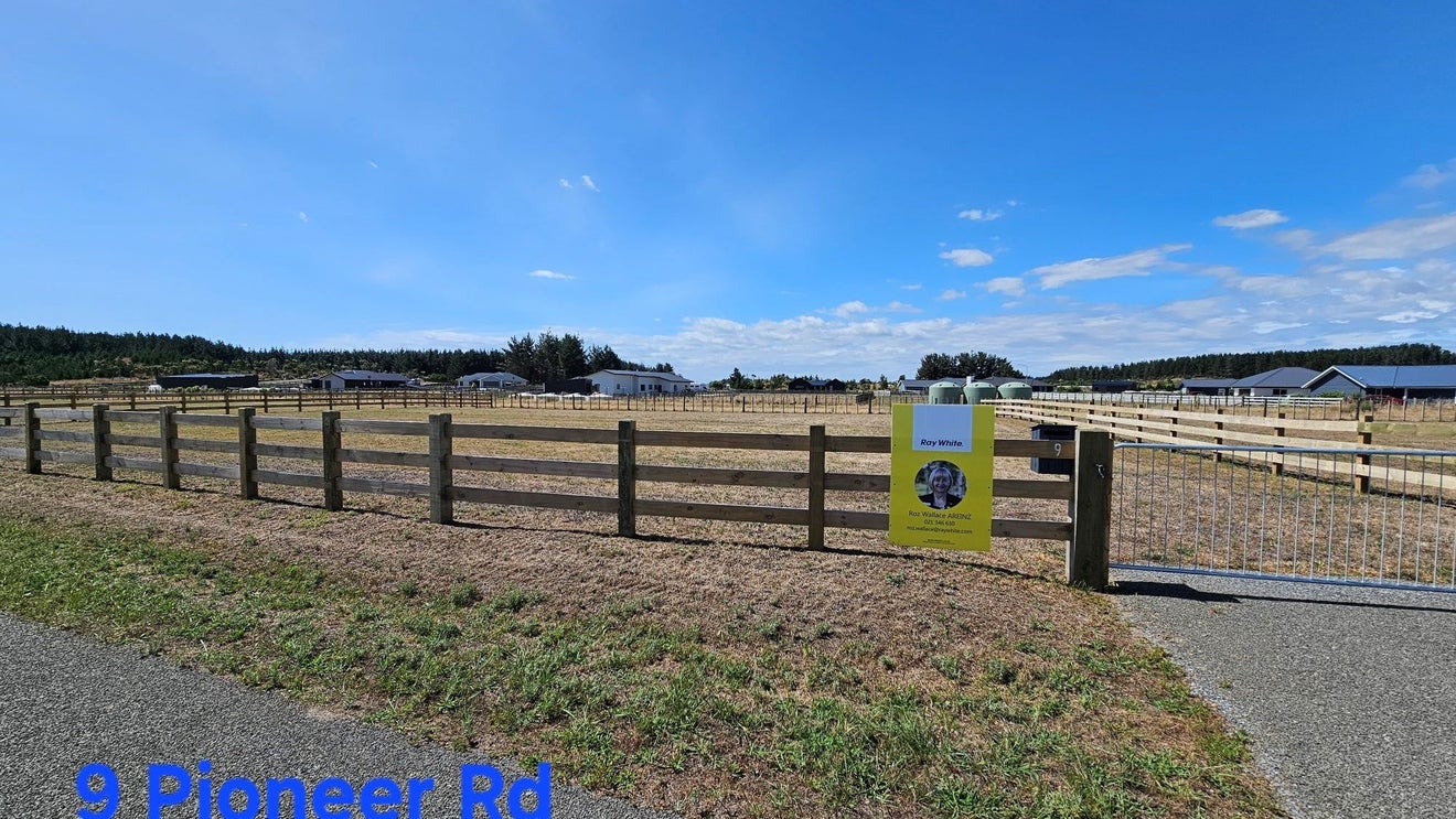 9 Pioneer Road, Waitarere Beach, Levin - Carousel 1