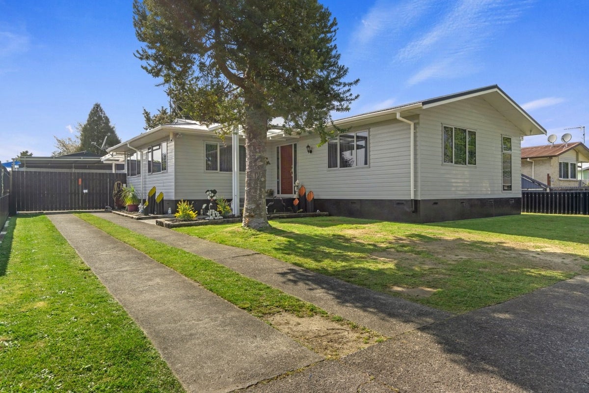 74 Oakfield Crescent, Pukete, Hamilton - Carousel 1