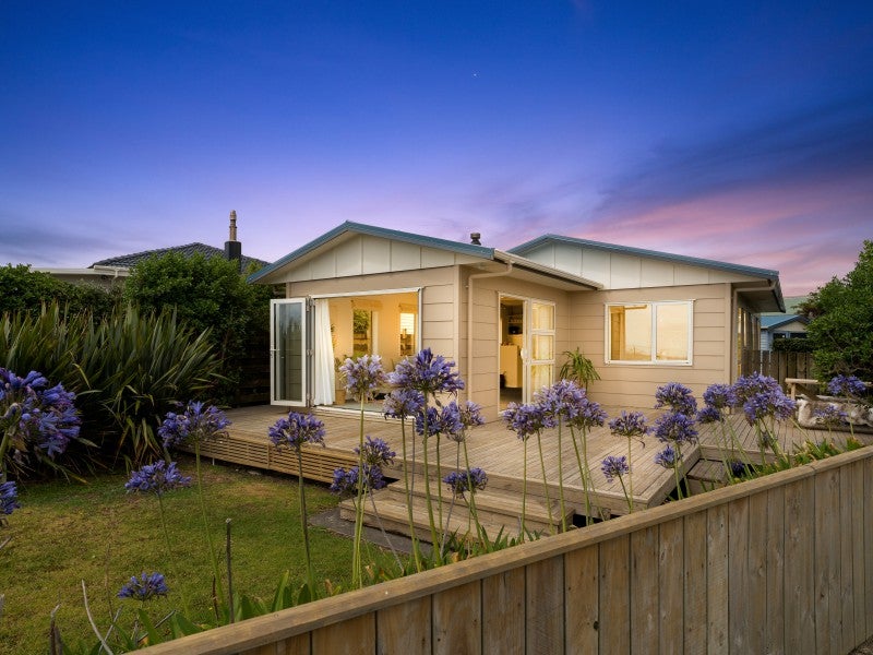 2 Karaka Street, Otaki Beach, Otaki - Carousel 24