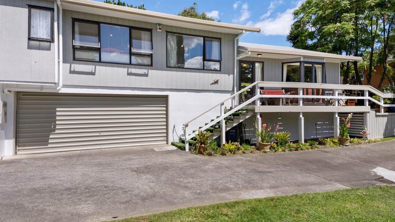 2/32 Willerton Avenue, New Lynn, Auckland - Carousel 1