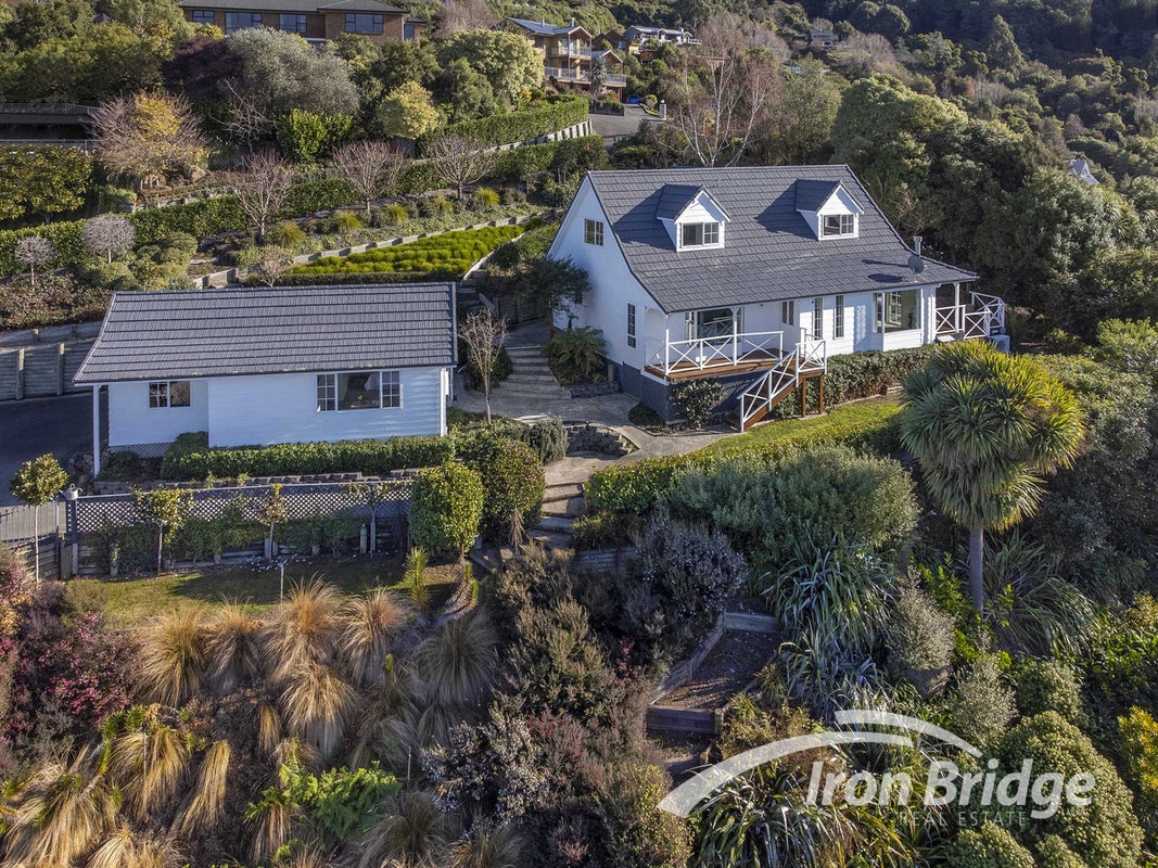 2 Hyland Brae, Governors Bay, Lyttelton - Carousel 1