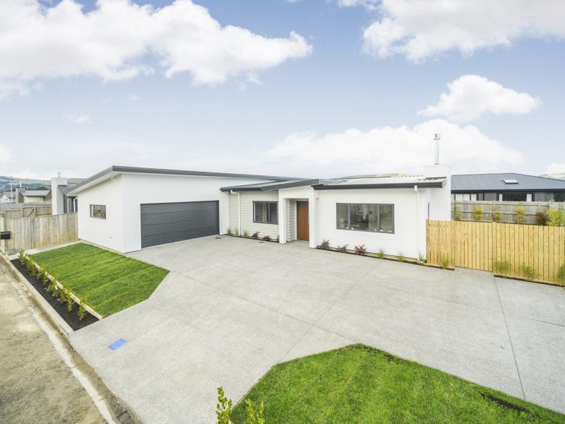 95 Johnstone Drive, Fitzherbert, Palmerston North - Carousel 1