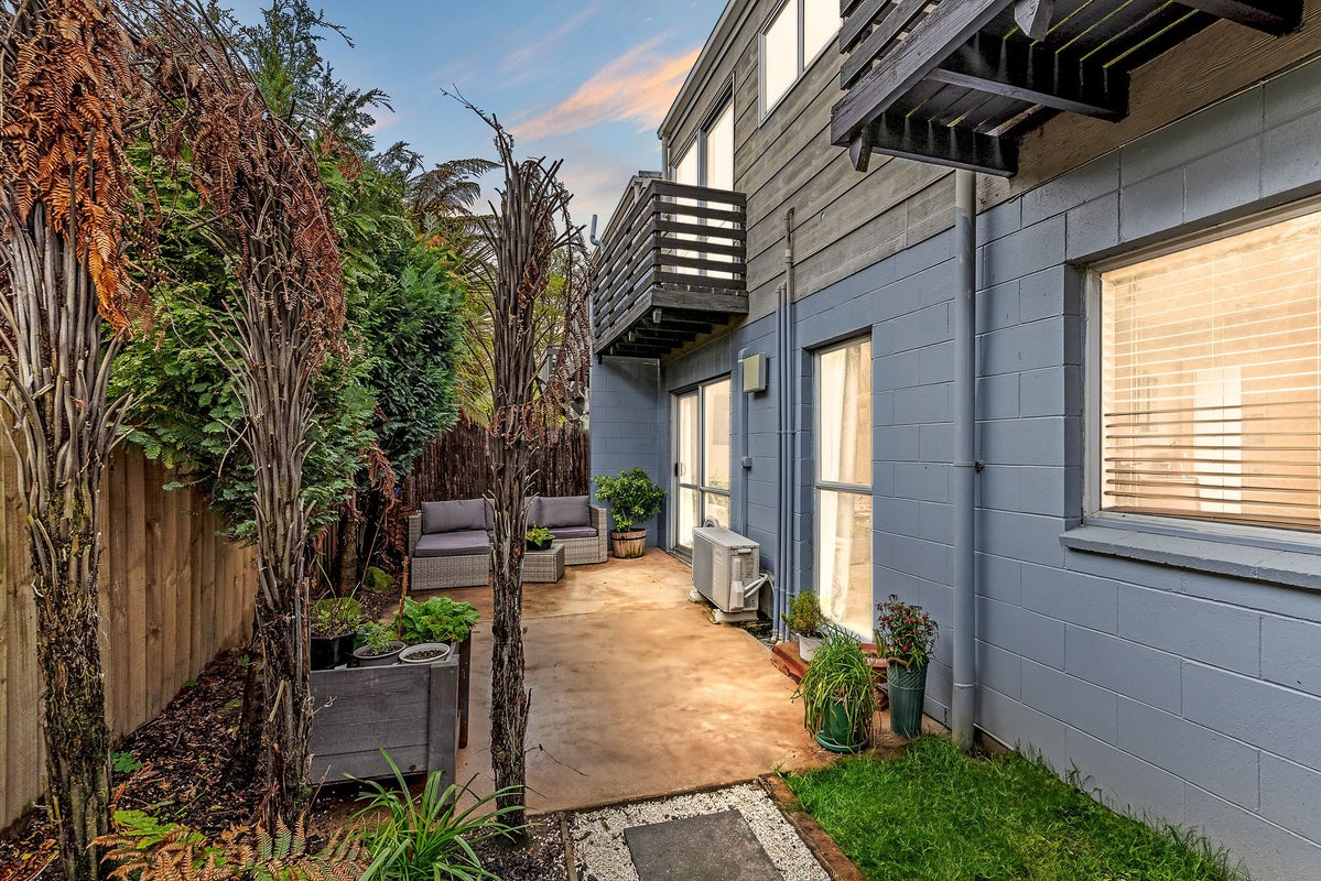 2/47 Trafalgar Street, St Albans, Christchurch - Carousel 1