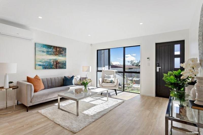 33B Arran Road, Browns Bay, Auckland - Carousel 2