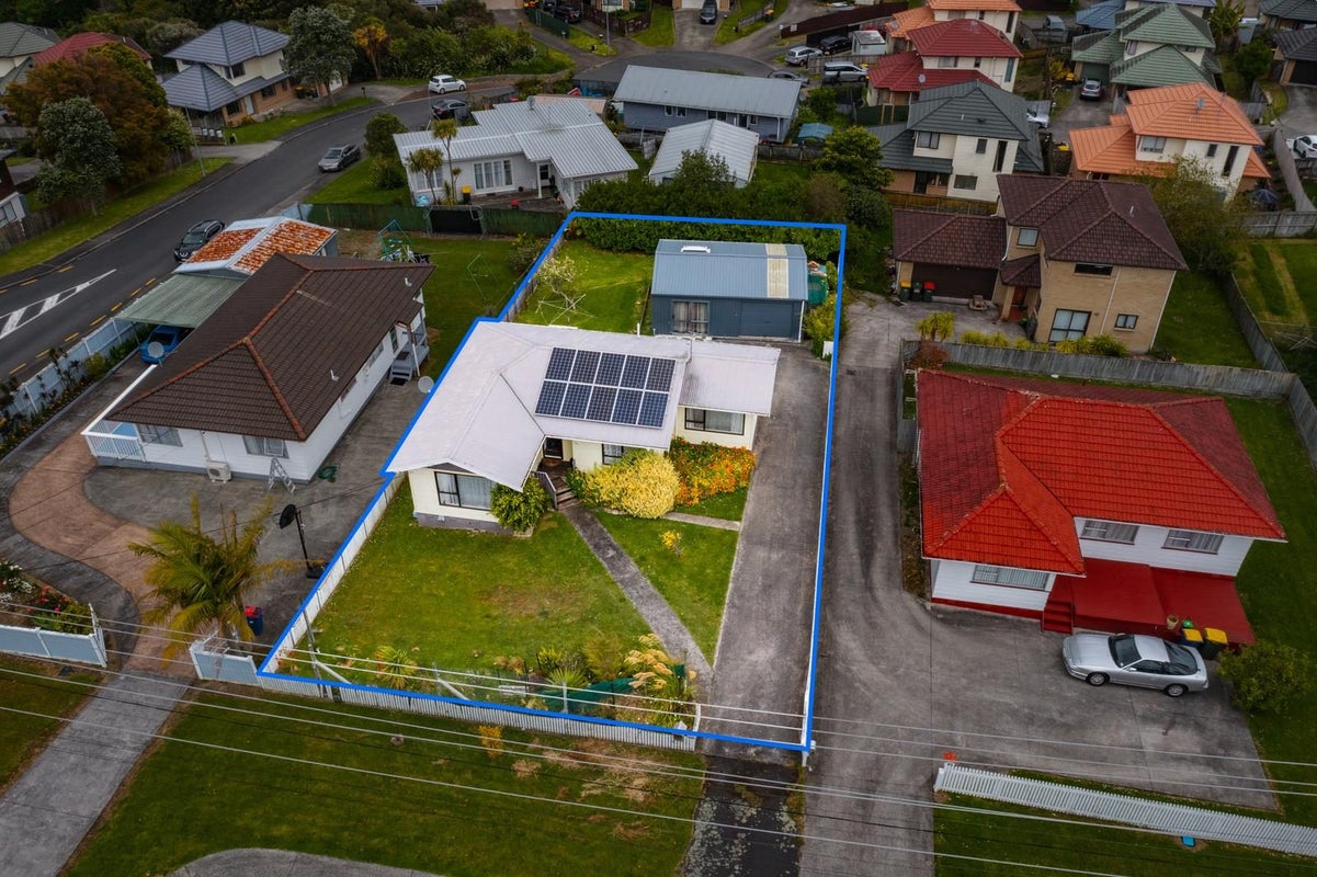 95 Triangle Road, Massey, Auckland - Carousel 1