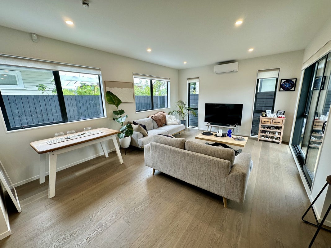 3 Manor Place, Point Chevalier, Auckland - Carousel 2