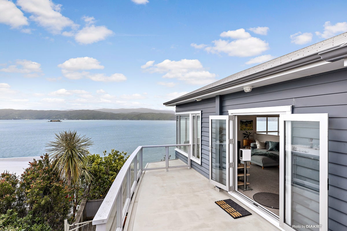 21 Napier Street, Karaka Bays, Wellington - Carousel 2