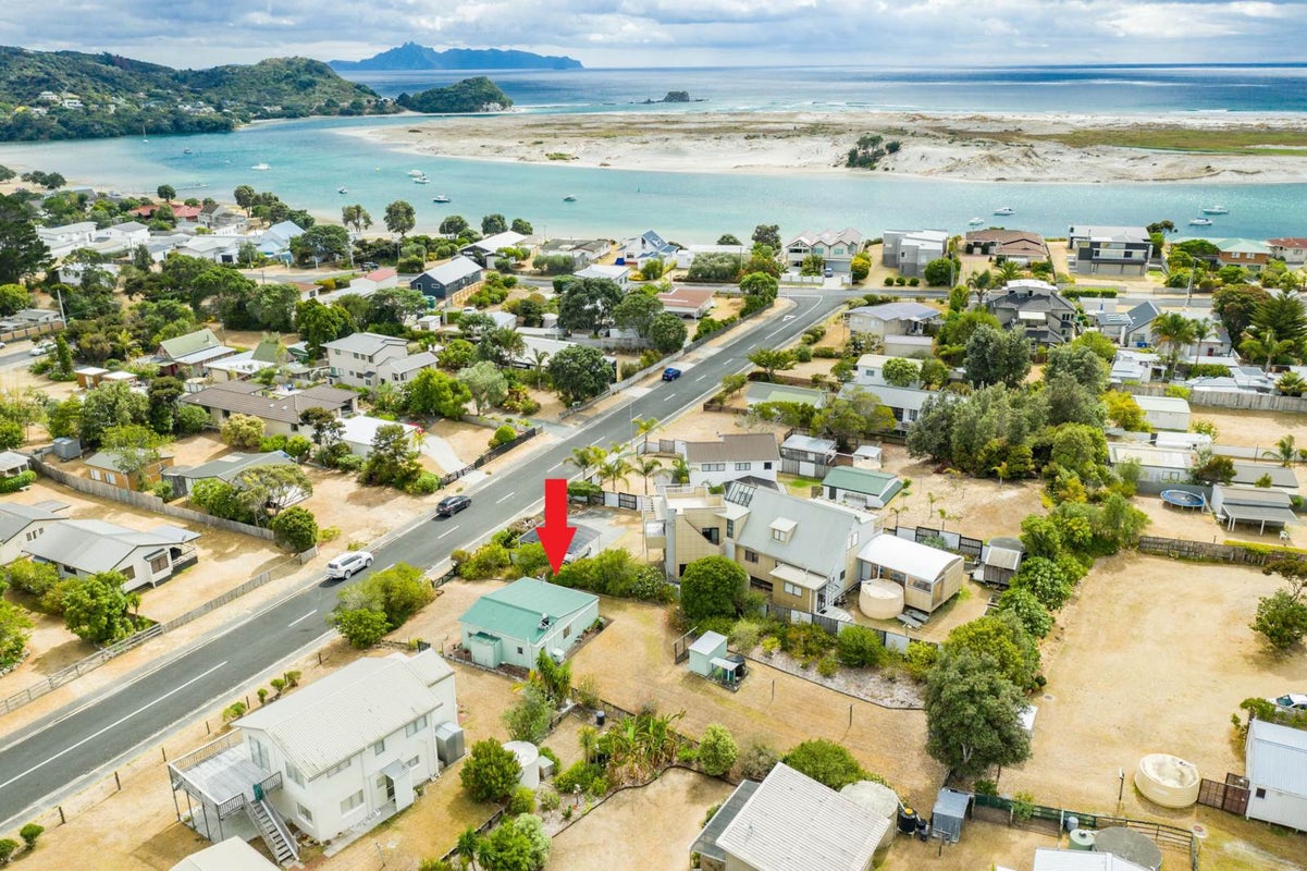 16 Holiday Crescent, Mangawhai Heads, Mangawhai - Carousel 1