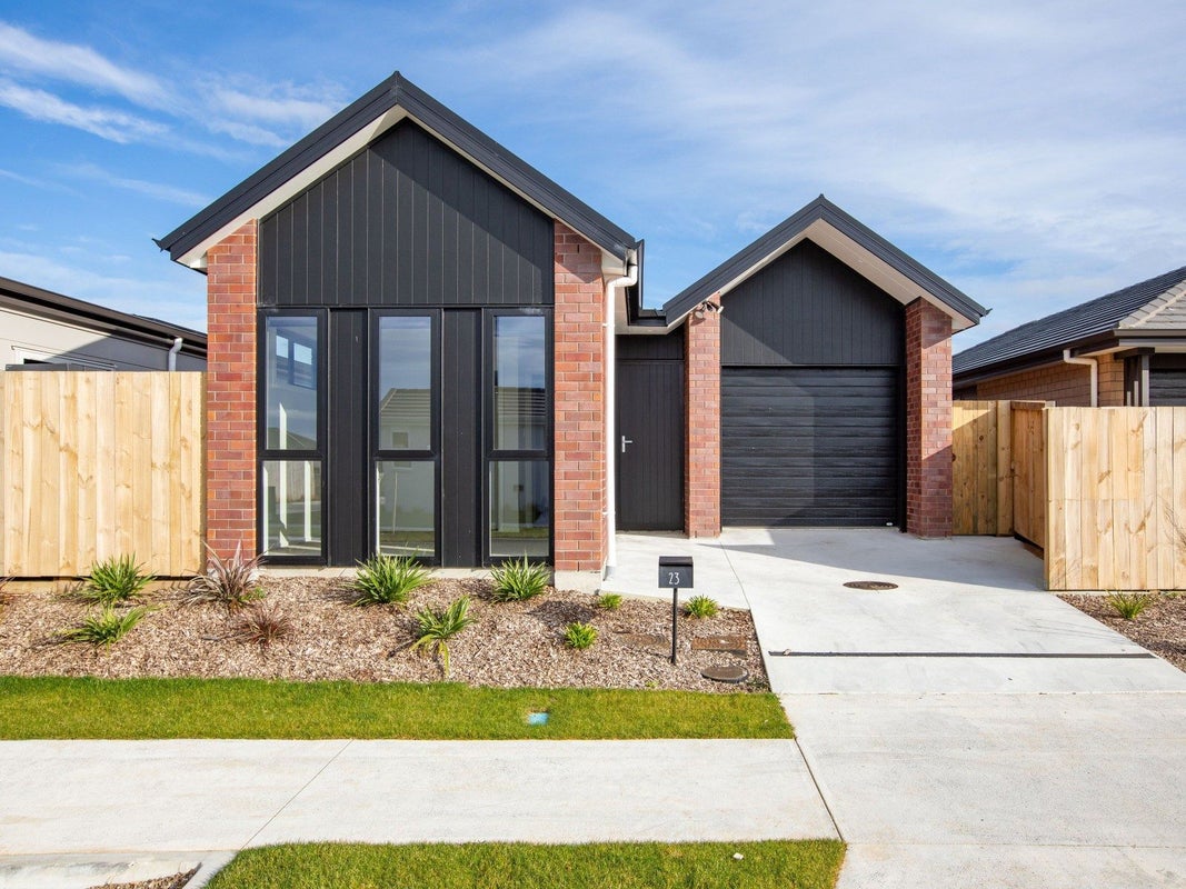 23 Waruhia Crescent, Rototuna North, Hamilton - Carousel 1