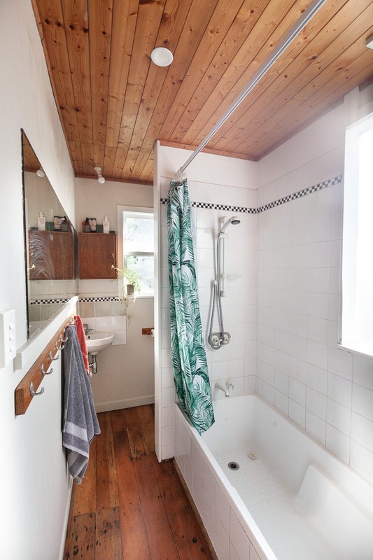 1 Glendavar Street, Berhampore, Wellington - Carousel 11