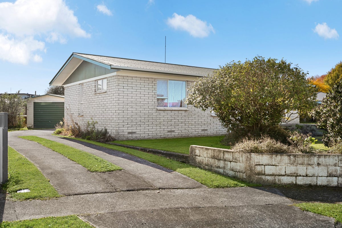 6 Dickens Place, Leamington, Cambridge - Carousel 1