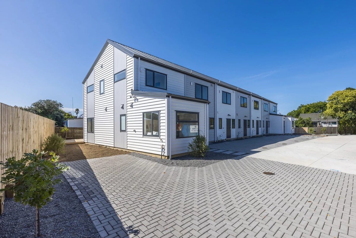 4/8 Blanes Road, Weymouth, Manukau City, Auckland - Carousel 2