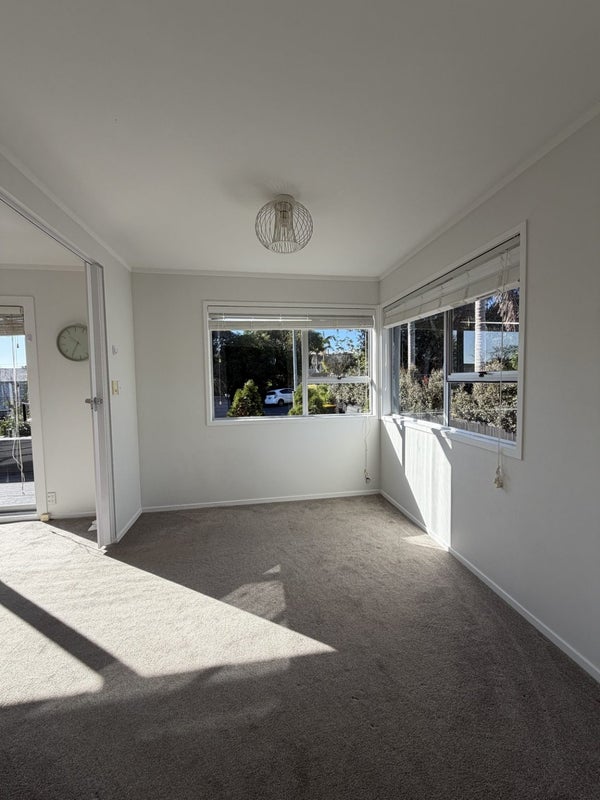 17 Taioma Crescent, Te Atatu Peninsula, Auckland - Carousel 2