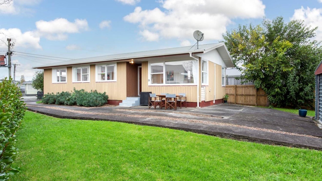 91 Holly Street, Avondale, Auckland - Carousel 1