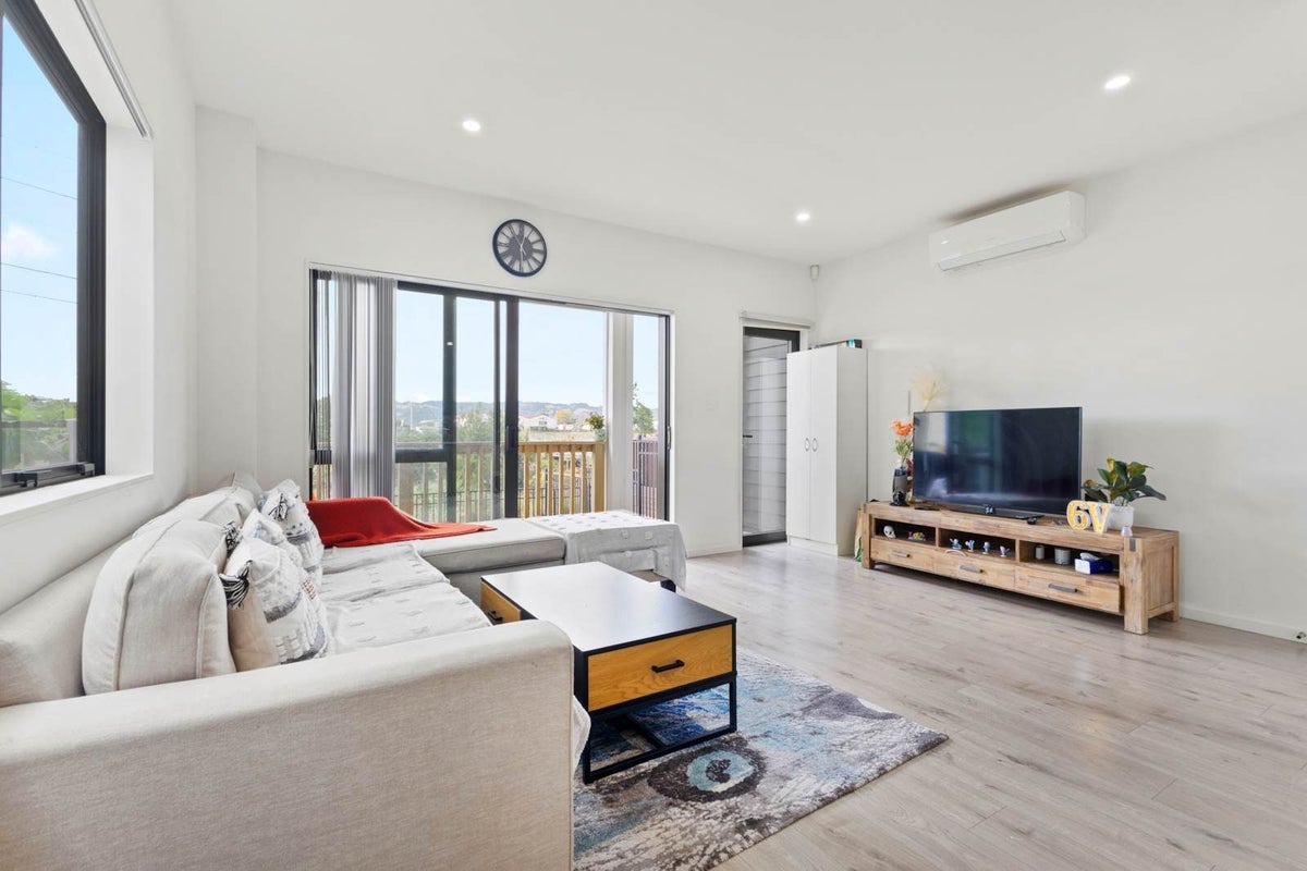 13 Whakaruru Lane, Drury, Papakura, Auckland - Carousel 1