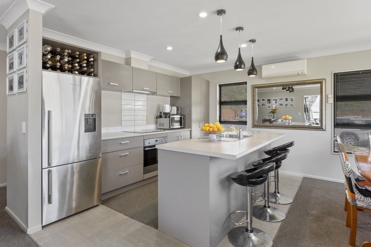 6 Poppy Watts Grove, Stokes Valley, Lower Hutt - Carousel 2