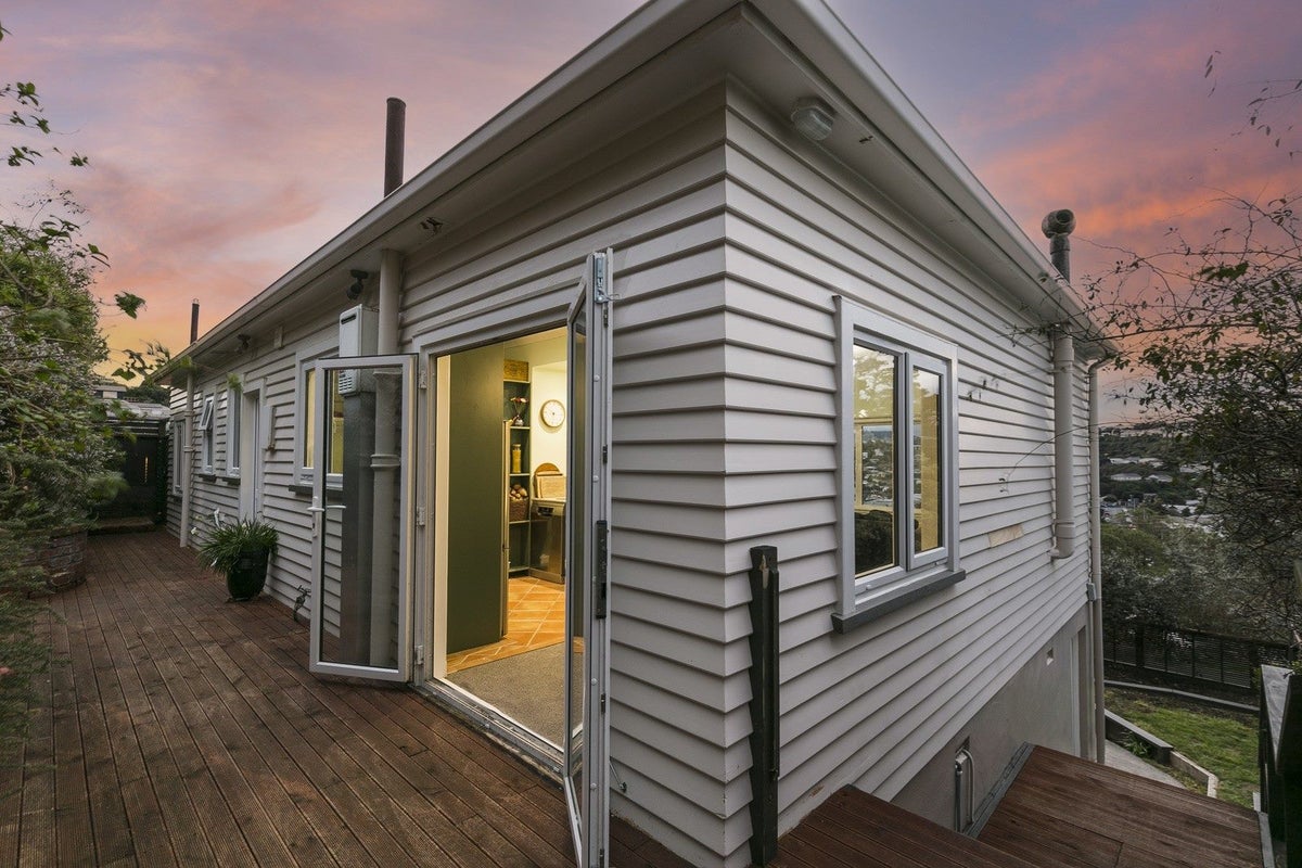 22 Awa Road, Miramar, Wellington - Carousel 2