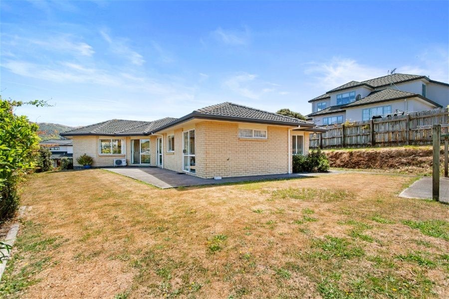 3 Pikitanga Close, Tawa, Wellington - Carousel 2