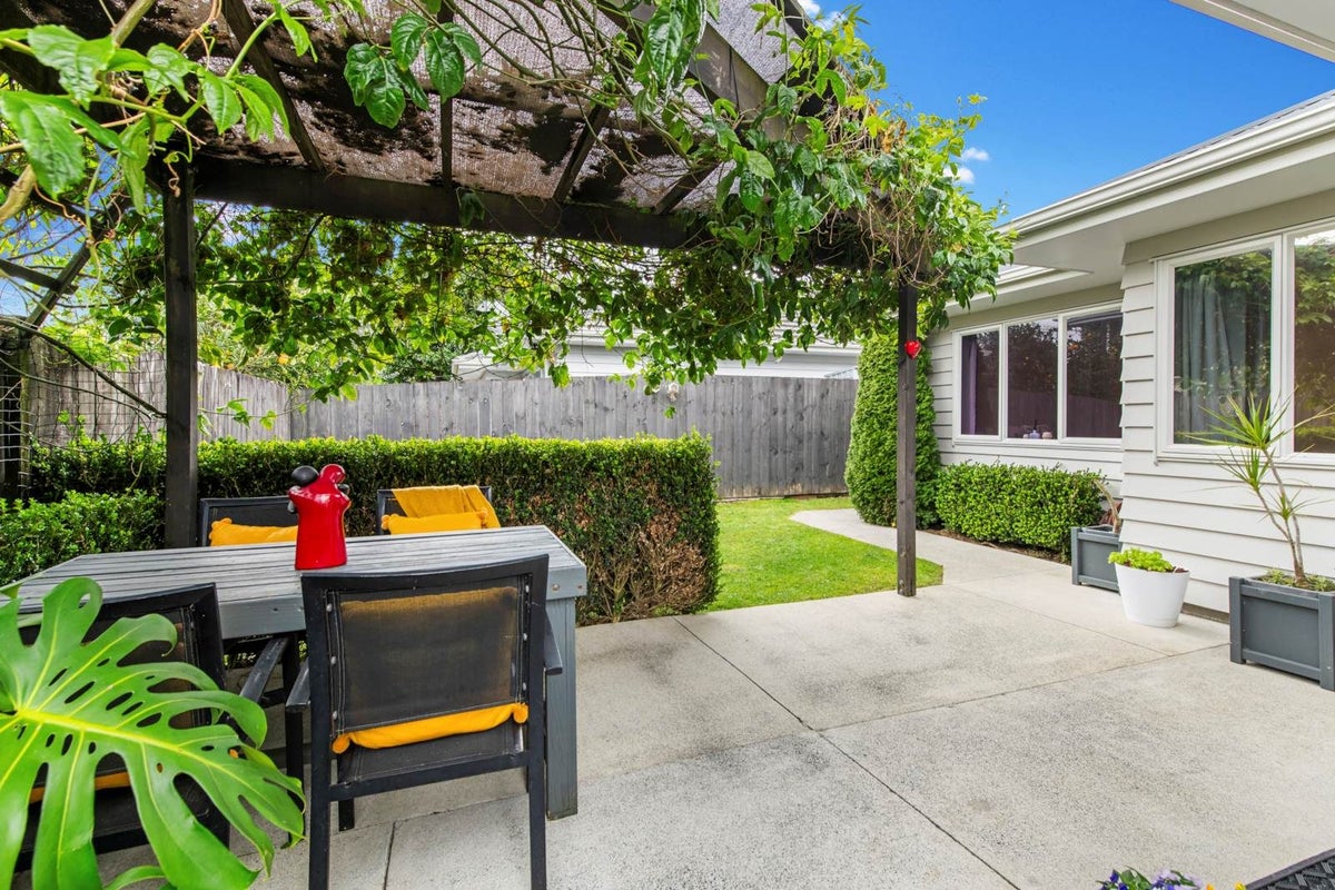 16 Poaka Avenue, Takanini, Papakura, Auckland - Carousel 21