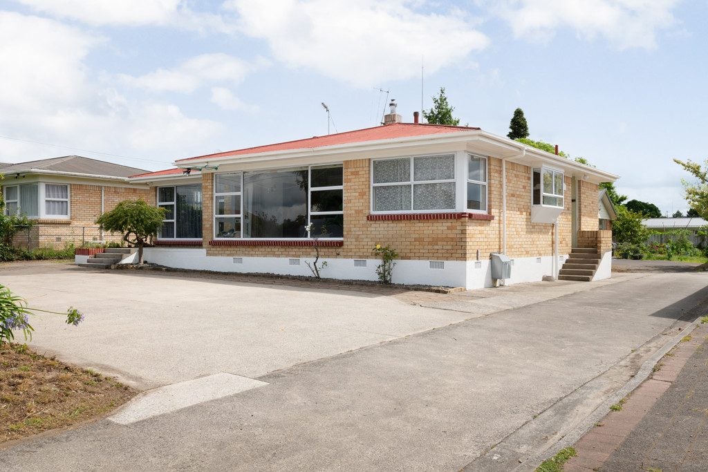 38 Fenwick Crescent, Hillcrest, Hamilton - Carousel 2